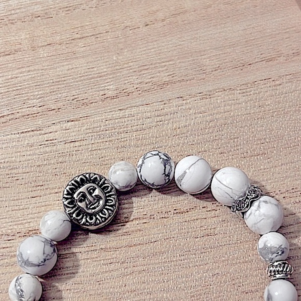 White Howlite Bracelet, Free form Howlite Pendant, Reversible Sun/Moon 🤍🩶🖤 - Picture 8 of 12